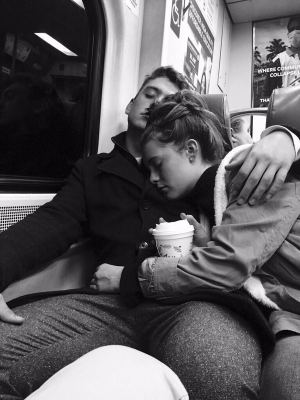 MinuteAmour's tweet photo. Tes baisers me transportent dans un autre monde où n'existent ni la tristesse ni la douleur. https://t.co/f3Ku8g9b8d