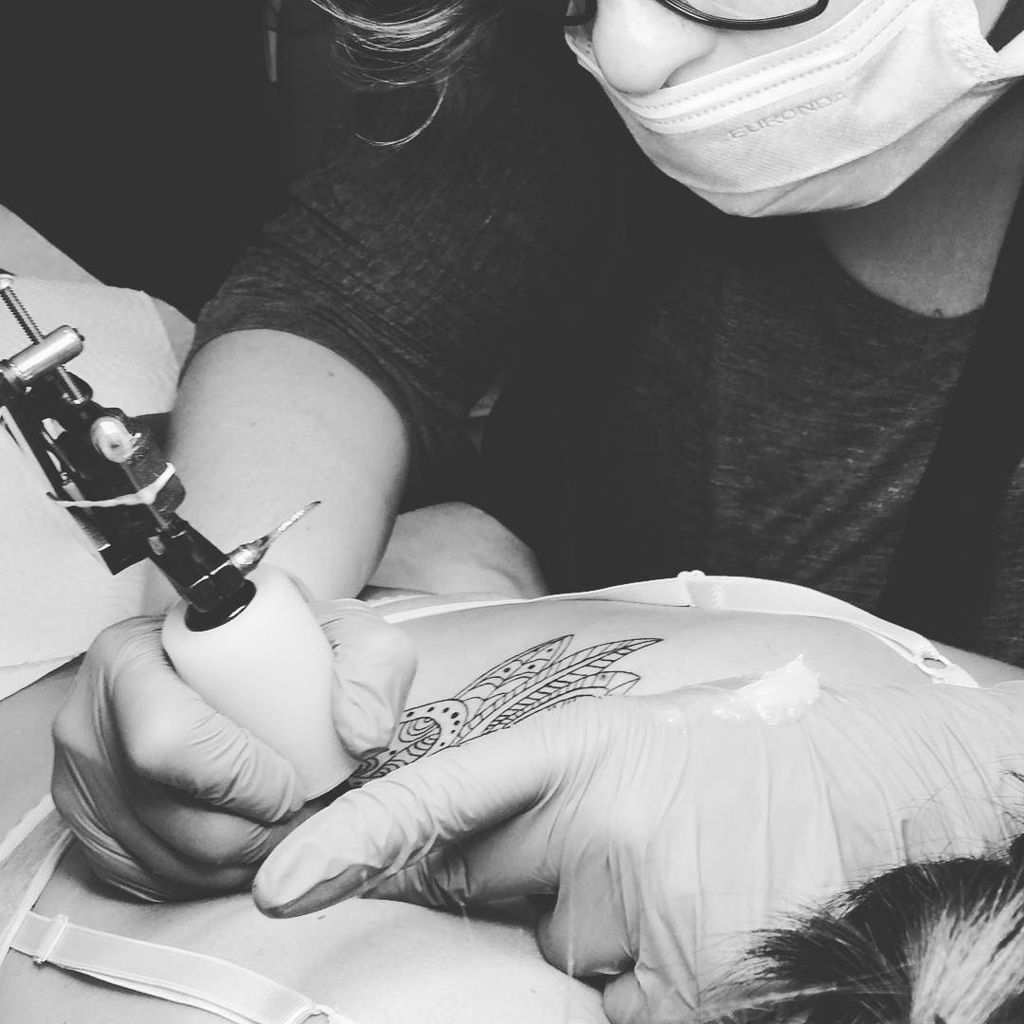 Inkfusion3's tweet photo. Inyectando tinta wena #tattoo #tatuajes #tinta #ink #eternalink #kwadromneedles #eikon #piarle https://t.co/wcYa9xkm5W