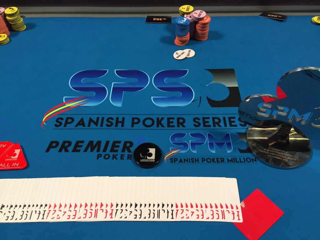 LAROUSH_Events's tweet photo. Ya está todo listo para la mesa final. 9 jugadores en busca de los 45k y el trébol.
@GranCasinoCB #SPS2015 https://t.co/C79BcHMrIH