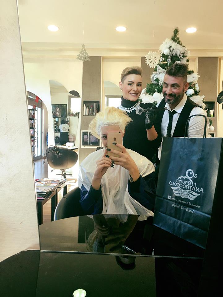 GenteVipNews's tweet photo. #FrancescaMonte cambia look: la cantante si tinge i capelli di rosa #gentevip
https://t.co/2DB1m0N2XU https://t.co/Am8oR1RhTo