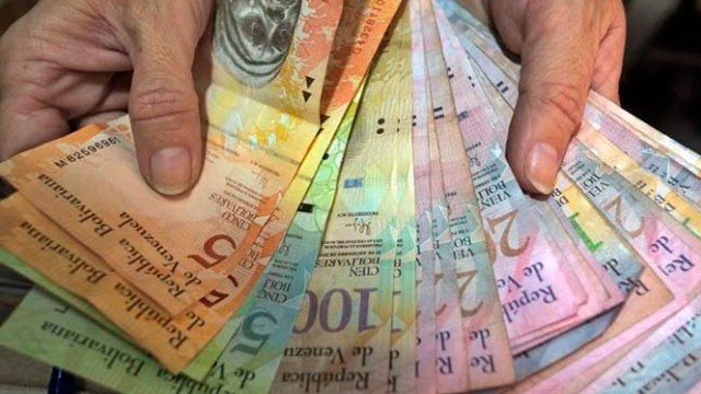 RJRebelion's tweet photo. #12Dic Efecto MUD: Incrementa confianza en el bolívar luego d resultados en elecciones 6D  https://t.co/dF0kq3uxNY  https://t.co/Tu3LnvkEOv