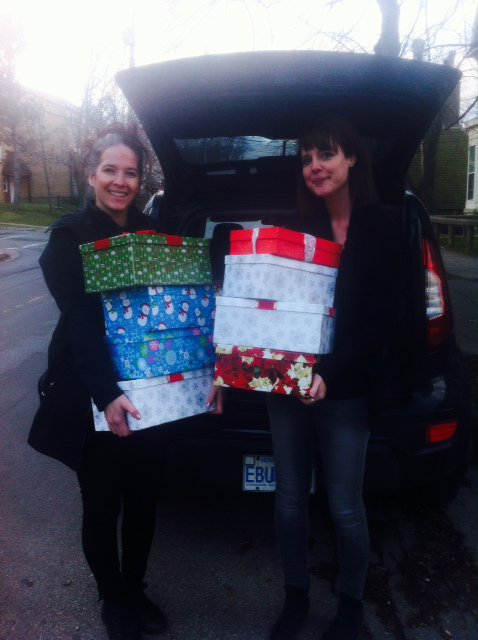 adsumforwomen's tweet photo. @shoeboxhalifax delivered +70 boxes. That's #shoeboxLove https://t.co/bnnXMkEzJw