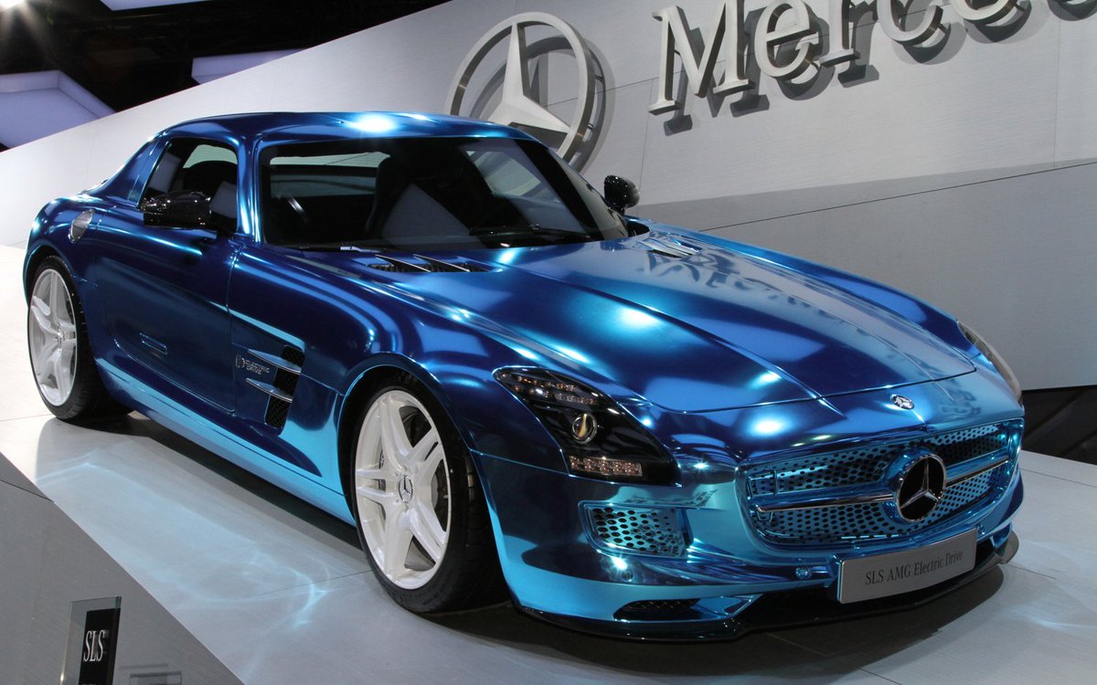 MBUSALife's tweet photo. Amazing blue chrome Benz #MercedesBenz #MBUSA https://t.co/35hHmBGpFt