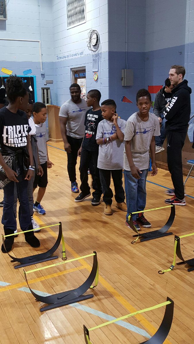 auslchicago's tweet photo. At Dvorak SOE this saturday #chiwings #TripleThreat #auslprograms #saturdaylearningwithausl https://t.co/kVtfU9Twz5