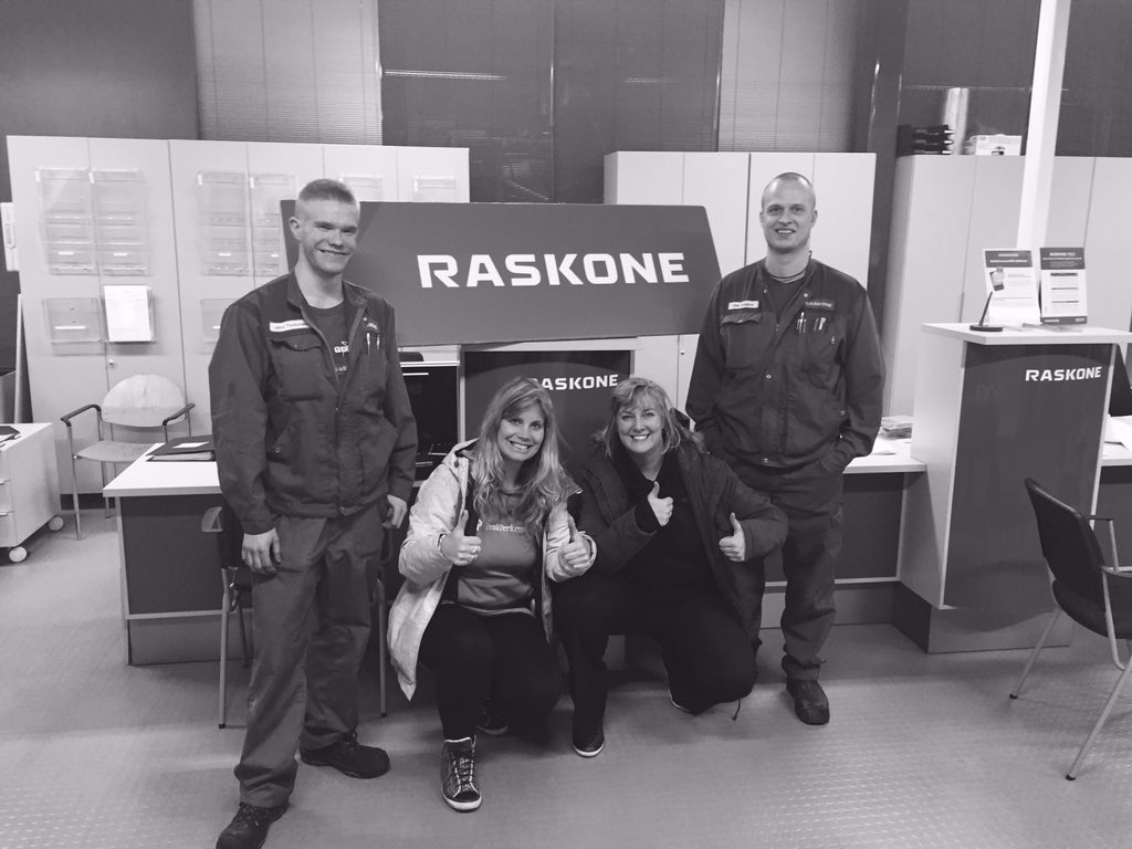 DutchRebelsTour's tweet photo. Thank you guys for fixing our car!! Awesome service! Northcape here we come! #NKC2015 #SR15 #Noordkaap #Raskone https://t.co/aH87cicCQU