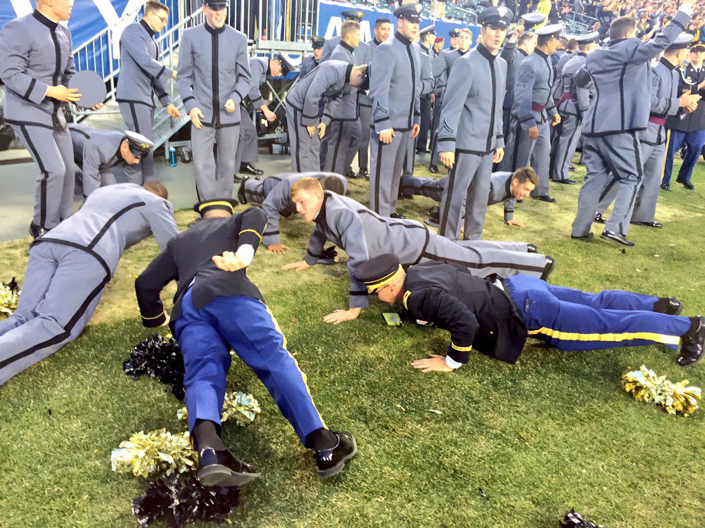 PhillyArmyNavy's tweet photo. @GoArmyWestPoint goes wild as they take the lead again! 17-14 w/ less than 1 til half #PhillyLovesArmyNavy #ArmyNavy https://t.co/LRpLKzj6wT