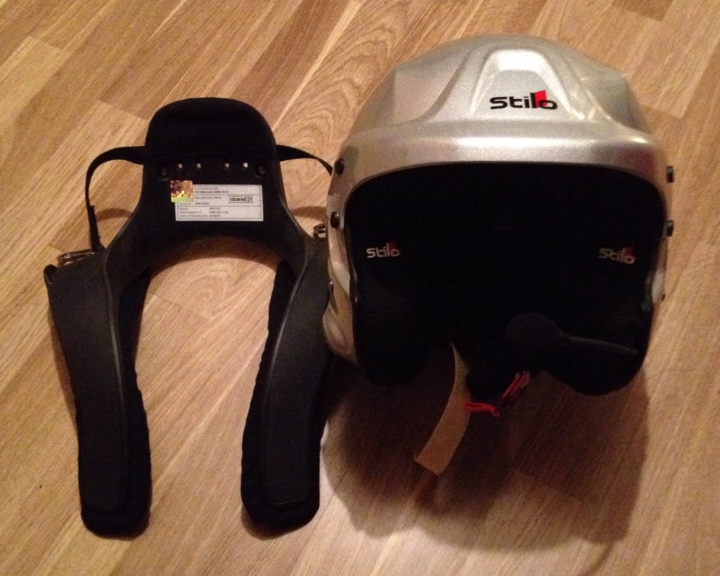 HH_Bert's tweet image. New crash helmet and an FHR to comply with latest @MSAUK regs. Thanks @nickygrist for the custom fitting service.