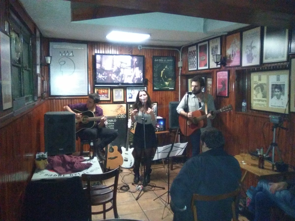 ClubByronitas's tweet photo. @Edu__Vazquez @ItziarBaiza en @CafeLordByron https://t.co/jcTVdcvkeb