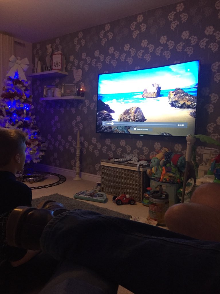 DavidStingrae's tweet photo. That's what I call a TV!!! https://t.co/JnezrpawUj