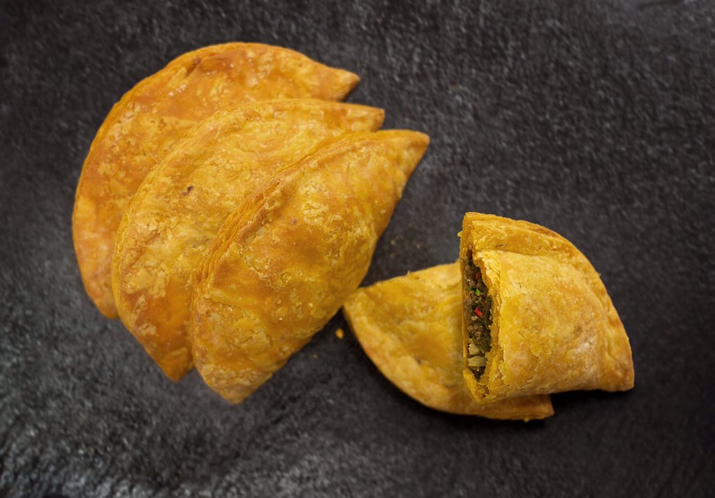 JamaicaPattyCo's tweet photo. Keep #warm with our #meal deal, a #patty with #chickenanddumpling or #vegetable #soup, £6.50 #takeaway #LondonFood https://t.co/6VZ76xXweF