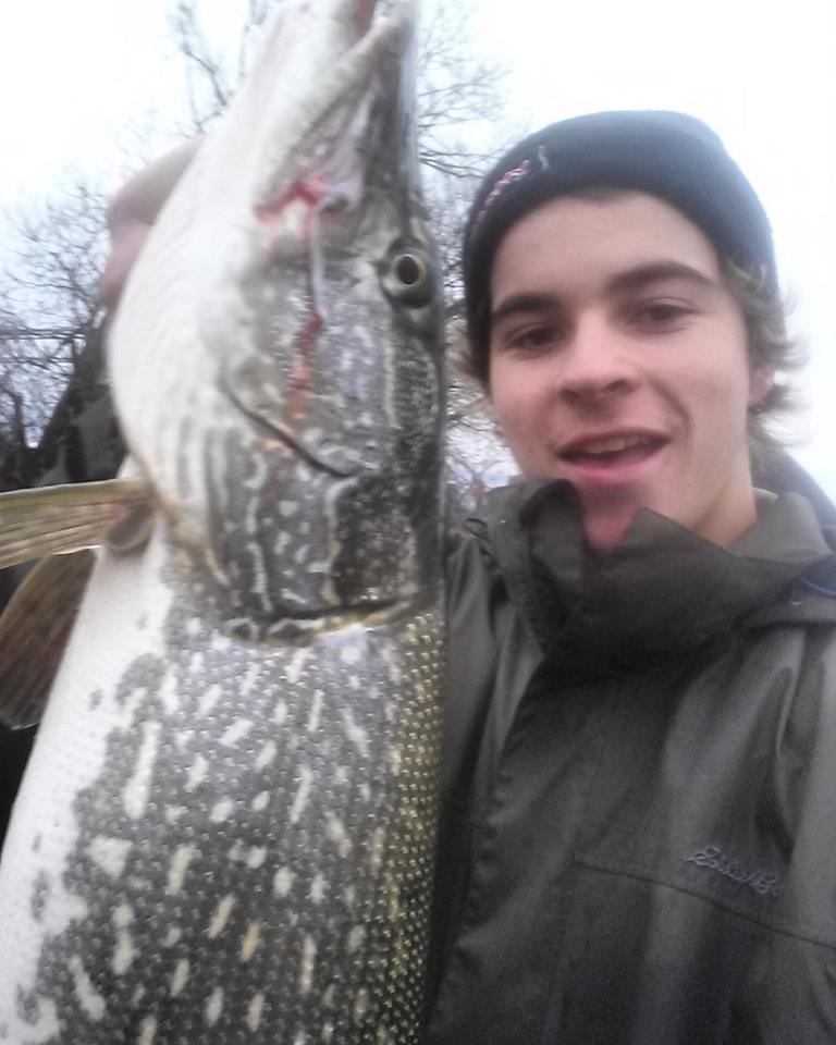 Throwing big musky baits for pike and there munchinnnn' #woooop #pike #ilovefishing #staymild