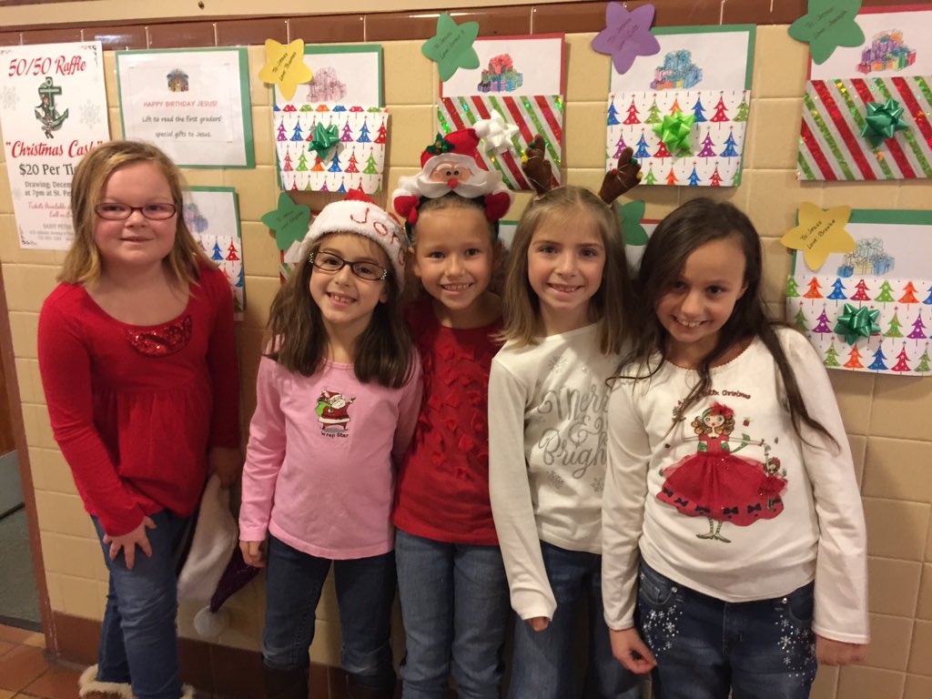 StPeterSchool's tweet photo. Show your #Christmasside was a big hit with Saints of all ages! 🎄🎁🎅🏻⚓️ https://t.co/8E2gqcGEQ6