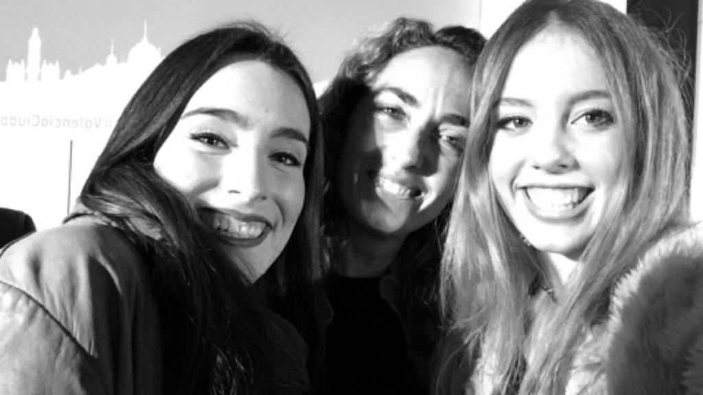 tonywoodward_'s tweet photo. Hoy la jefa @CarolinaPunset  con mis hijas @littleginger97 en Valencia  @CiudadanosCs @CsCValenciana https://t.co/jmdzI8USYY