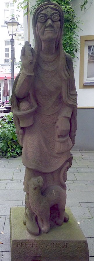 MegaKoblenz2016's tweet image. Dat is Kowelenz #14: „Dat Pefferminzje“ - ein Koblenzer Original mit einem großen Herz für streunende Tiere.