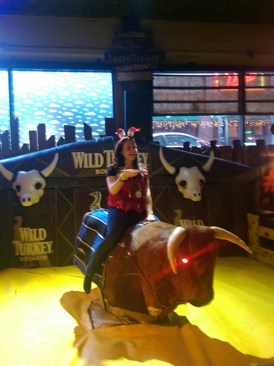 NashvilleSanta's tweet photo. Santas starting early https://t.co/suJndf6qMq