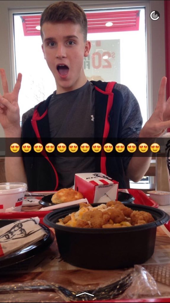 teemnupple's tweet photo. jus cuz im at teh sitadell dusnt meen u cn b sneekin rownd w othur boyz 

vry disuhpoint'd in u bby

ps i stil luv u https://t.co/Lj62UBmMO4