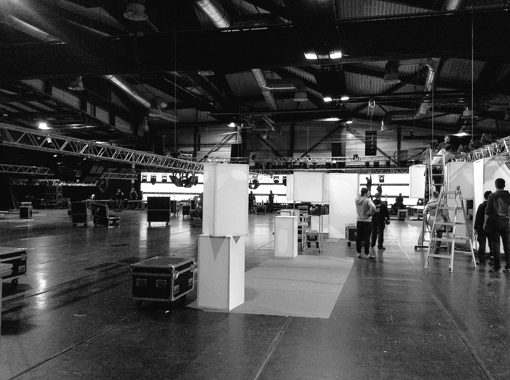 morvai_robert's tweet photo. Mindig van valami tenni való. #JBL #FOH #SoundEngineer https://t.co/2Alr2p8h9Z