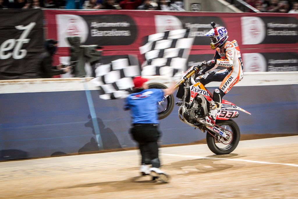 marcmarquez93's tweet photo. Otra noche mágica en @dtxbarcelona . Gracias a todos los que haceis posible esta fiesta. / Great night! Thank you 👏🏽 https://t.co/aAXtFZBEWS