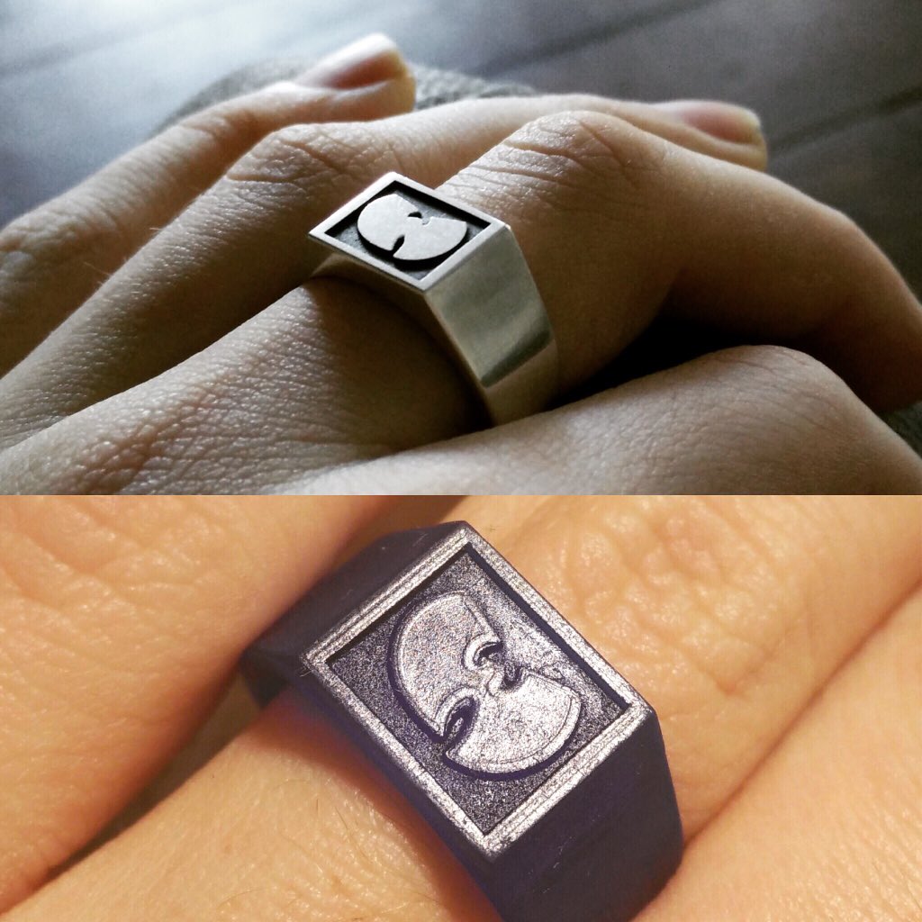 MOMKAdesign's tweet photo. #3dprinted ring #casted in #silver. #Design by Stijn Verwoerd. #3dprinting #formlabs #castableresin #wutang #jewelry https://t.co/YdYZacH1Na