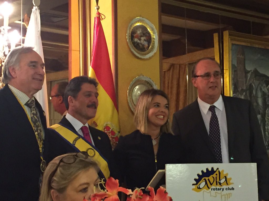 RuthRuthpindado's tweet photo. Ser la primera mujer rotaria de Ávila es un honor. No me puedo sentir más contenta #graciasclub #soymuyfeliz #amigos https://t.co/zhADoRJtj4