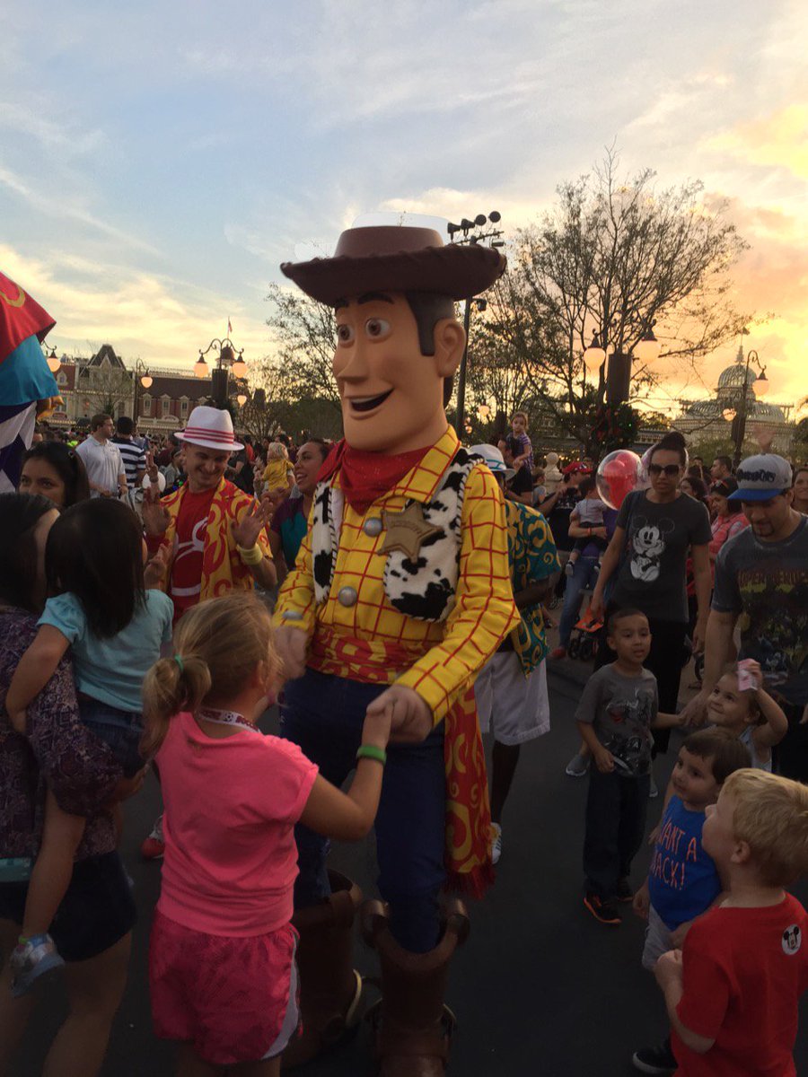DisneyRunner726's tweet photo. #moveitshakeitpics https://t.co/5MxJRd3jxl