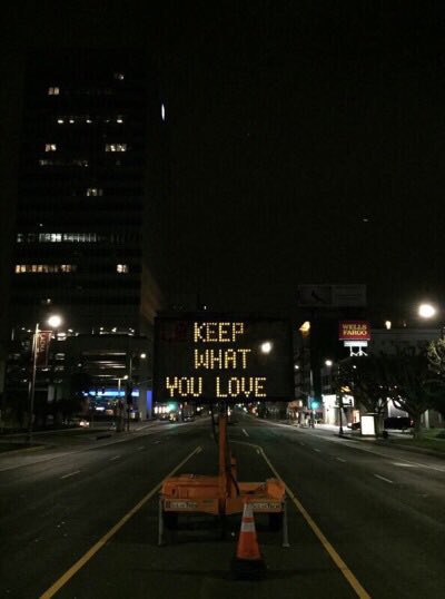 YOURAESTHETlC's tweet photo. someone who lives for night drives and blasting music out the car at 2am https://t.co/w5HA2jmztT