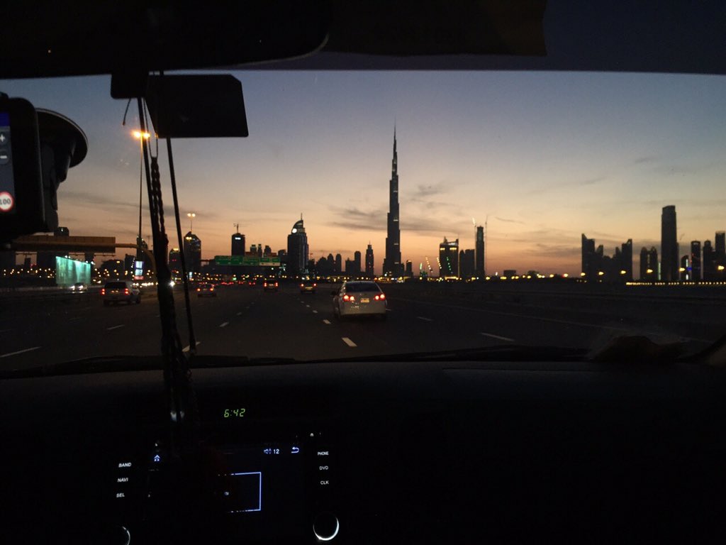 YOURAESTHETlC's tweet photo. someone who lives for night drives and blasting music out the car at 2am https://t.co/w5HA2jmztT