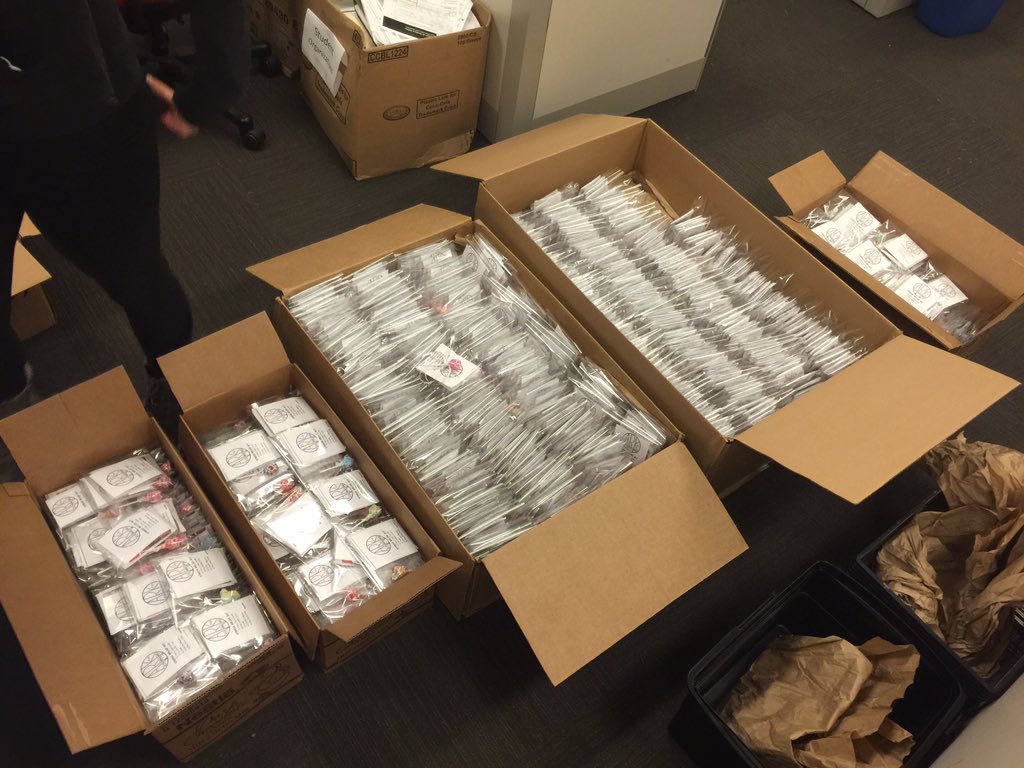itsawildnick's tweet photo. 1200 CARE PACKAGES ARE DONE. YES! @alyssaborroto @OfficialArkClub #sjuark #arkclub https://t.co/LaX5SznBCP
