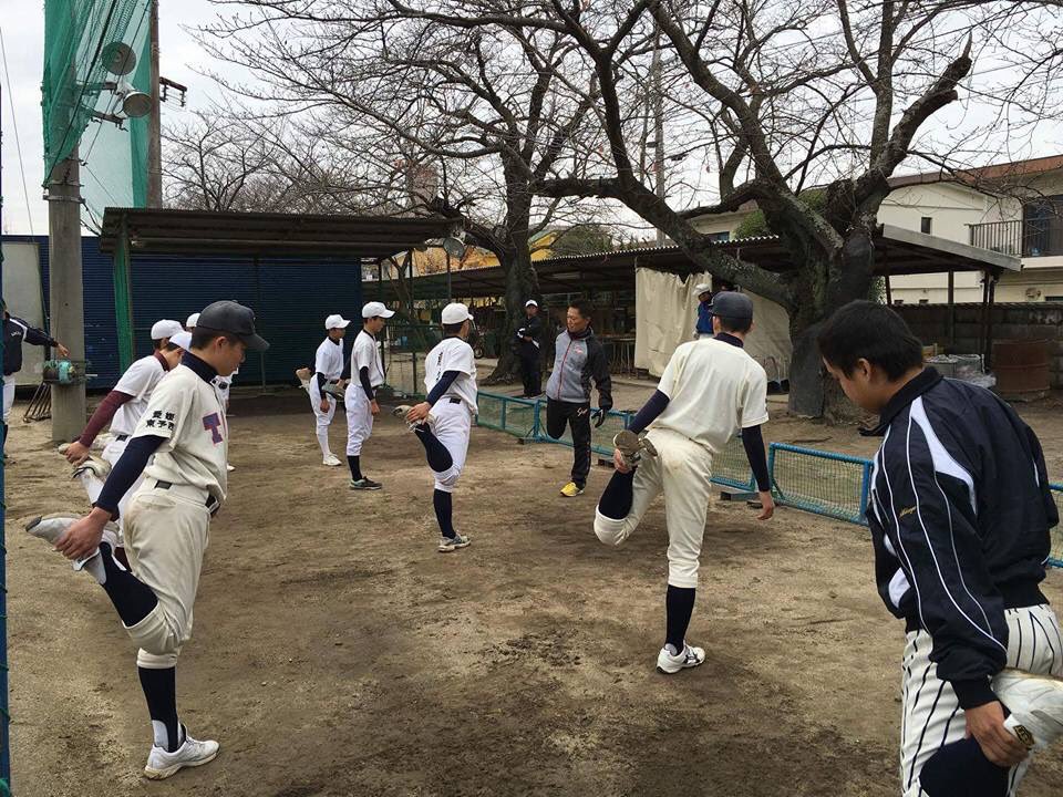 kondo_sekkotuin's tweet photo. 1グループ20分間と短い時間なので、自重で行う下半身のトレーニングと股関節の柔軟性を向上させるエクササイズを中心に行いました。
#mk2015 #マスターズ甲子園 #野球 #新居浜 #愛媛 #硬式ボールに親しむ会 https://t.co/VljoIQJ6gP