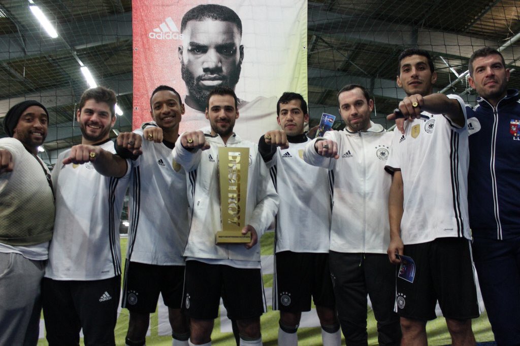 BaptMobile's tweet photo. Bravo à la Team Foot5 de @UP_SportAgency pour la grande finale de la #BeTheDifferenceCup 2015 @FredTharaud #Tiphaine https://t.co/ELaRbK1ThK