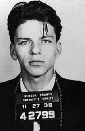TheSaraSalomon's tweet photo. happy birthday to the legend @franksinatra 🙌🏼🎉😊 #OlBlueEyes #100YearsOfSinatra https://t.co/tiCI3YtKge