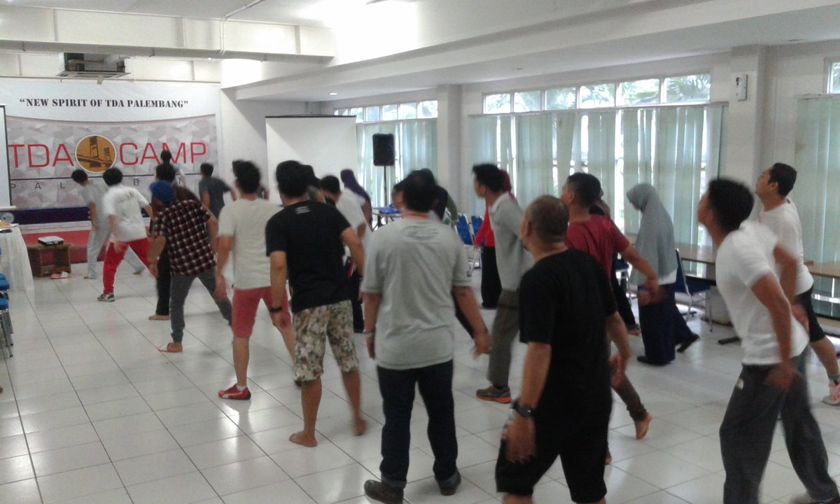 Suasana senam tadi pagi #TDACampPalembang