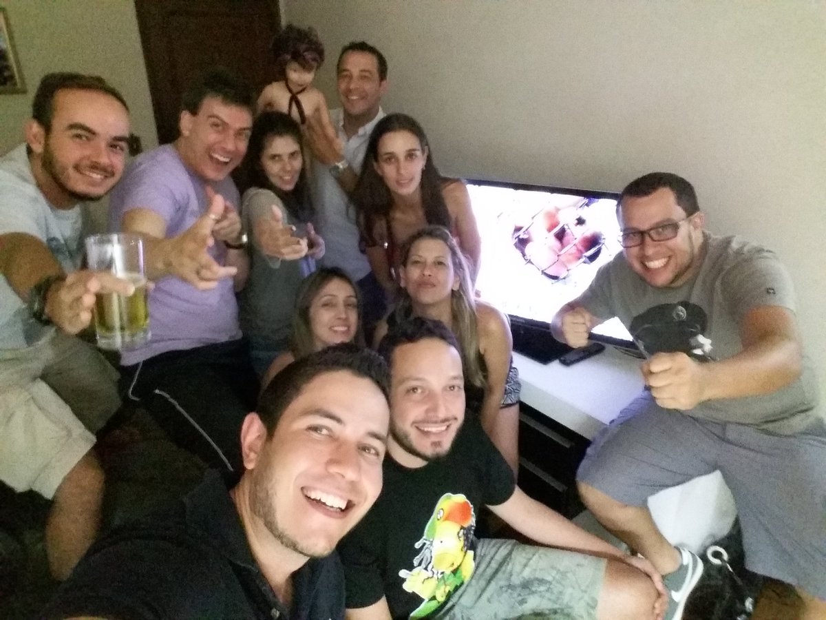 weversonsoares's tweet photo. #AldoReinoCombate Esperando a luta da noite. Galera de BH/MG. #TeamAldo @canalCombate https://t.co/vfisPDLGX1