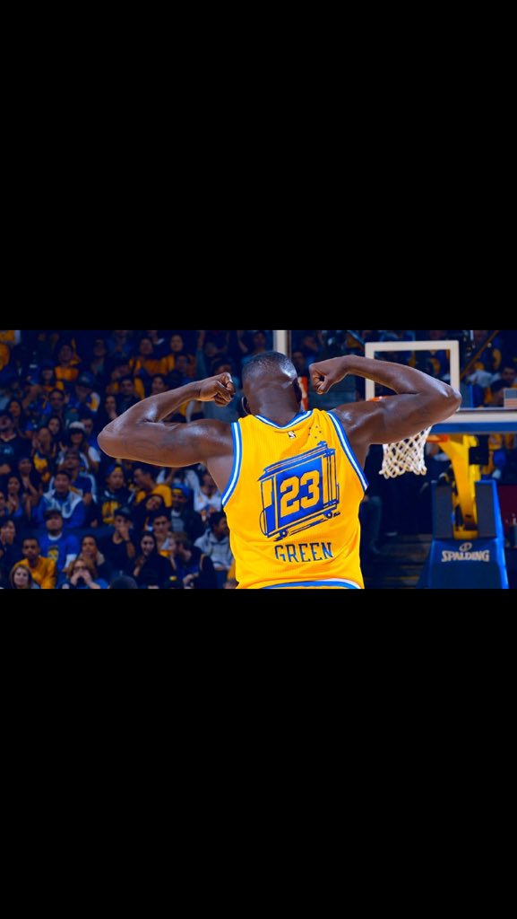 WeLoveTheNBA's tweet photo. This man does not get enough credit for what he does. The Warriors would NOT have a streak like that without him https://t.co/eKb3KkiWzz