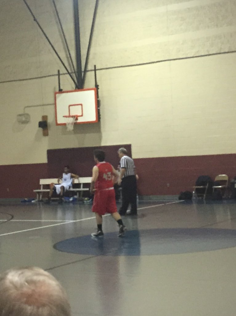 CHShoneybadgers's tweet photo. Hands on the hips = about to go off #canthandlethefrase https://t.co/pLZPiQTXB0