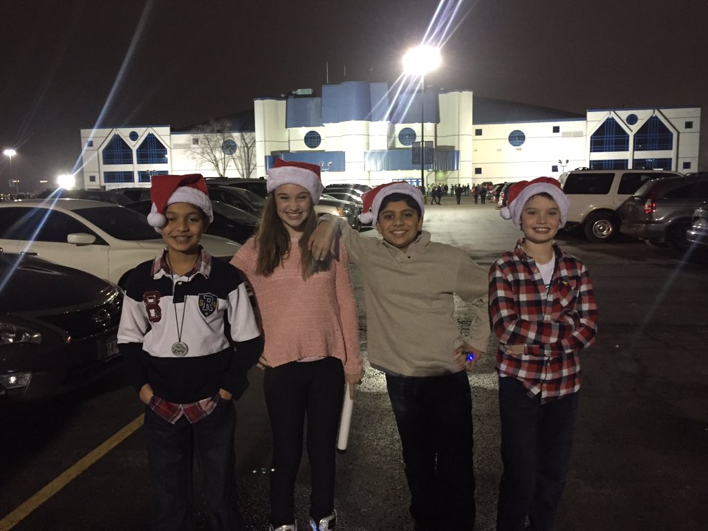 beeneebabie's tweet photo. #jinglebash fun!! Can't wait to see 5sos!!!!! https://t.co/dL1U1b6gyY