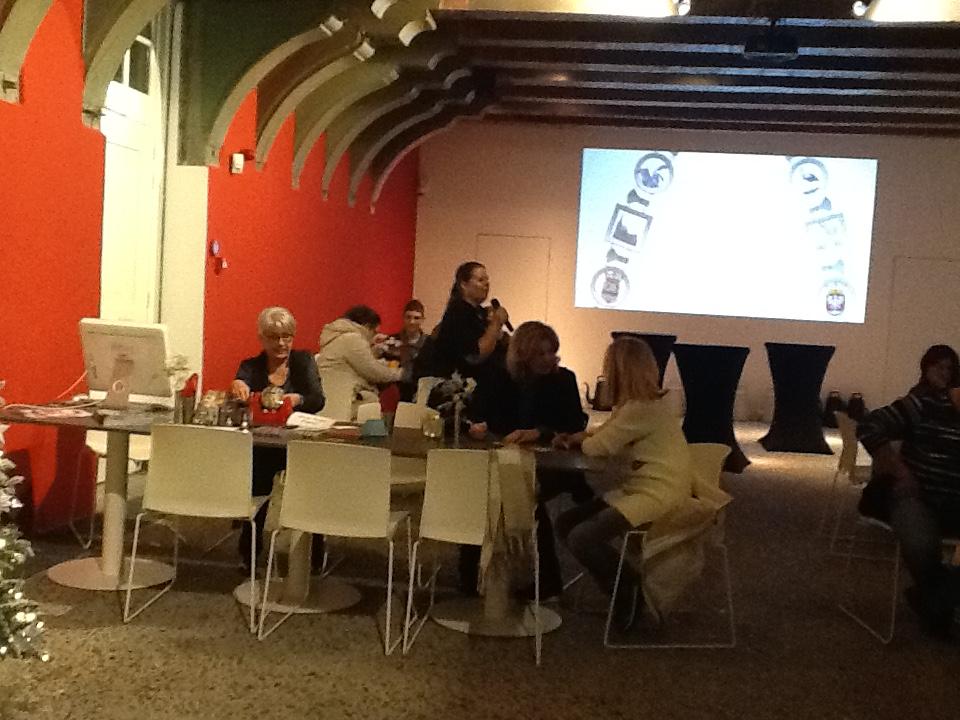 zilvermuseum's tweet photo. We kijken terug op een gezellige #NachtvanhetZilver. Met Zilver-nimf, bingo, lab en smederij. https://t.co/sG3jfUPcWh