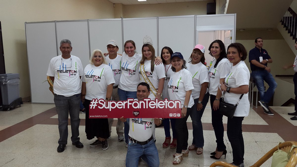 Mensabe's tweet image. En la #Teleton2015 para hacer entrega de donación de colaboradores del @MIDES_PANAMA @AlcibiadesVV @Rdo_MIDES