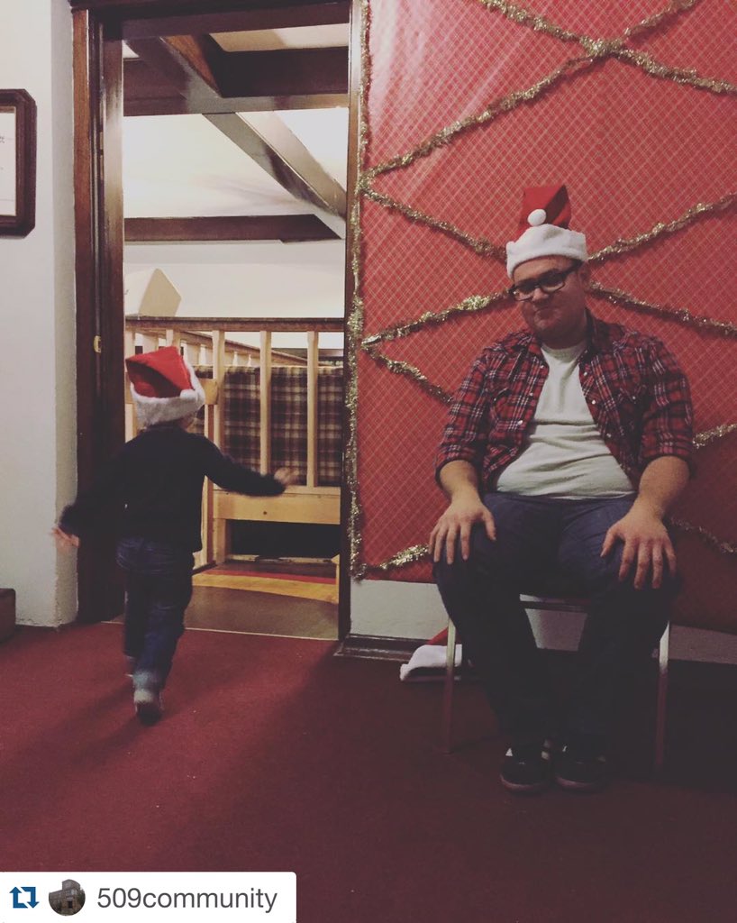 FourCupsCoffee's tweet photo. photobooth #fourcupsxmas https://t.co/S8LJAV5oyg
