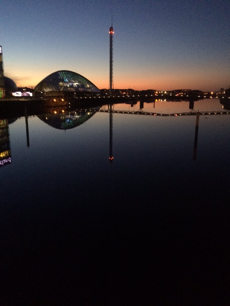 iamglaswegian's tweet photo. Downriver at 5 tonight #glaswegian sunset https://t.co/3fwDztQpXA