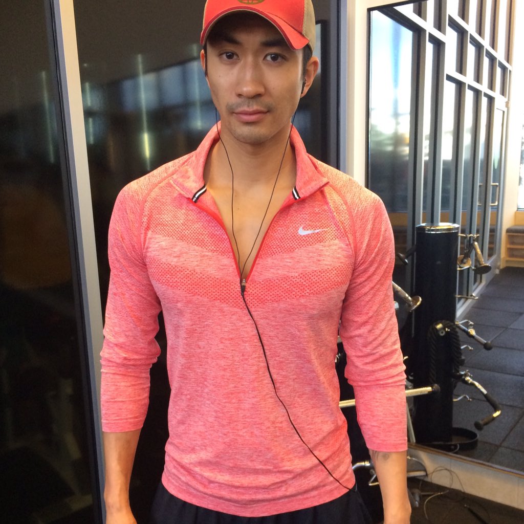 ronniecwoo's tweet photo. Real men wear pink. 💪🏽#workouttoeatout 🍗 #saturdayvibes 🐒 https://t.co/osDFJSyQM5