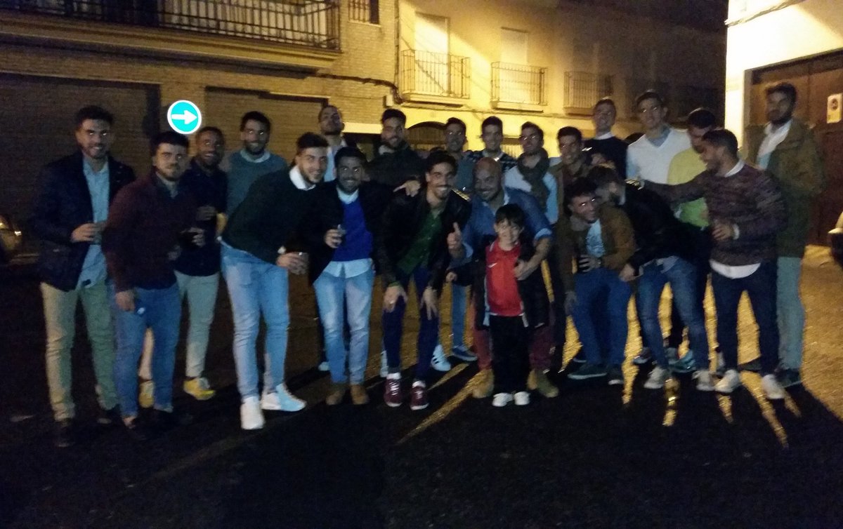 Partido muy sufrido pero gran victoria y pedazo de cena GRANDES MIS NIÑOS Y AL QUE LE DUELA QUE MAME