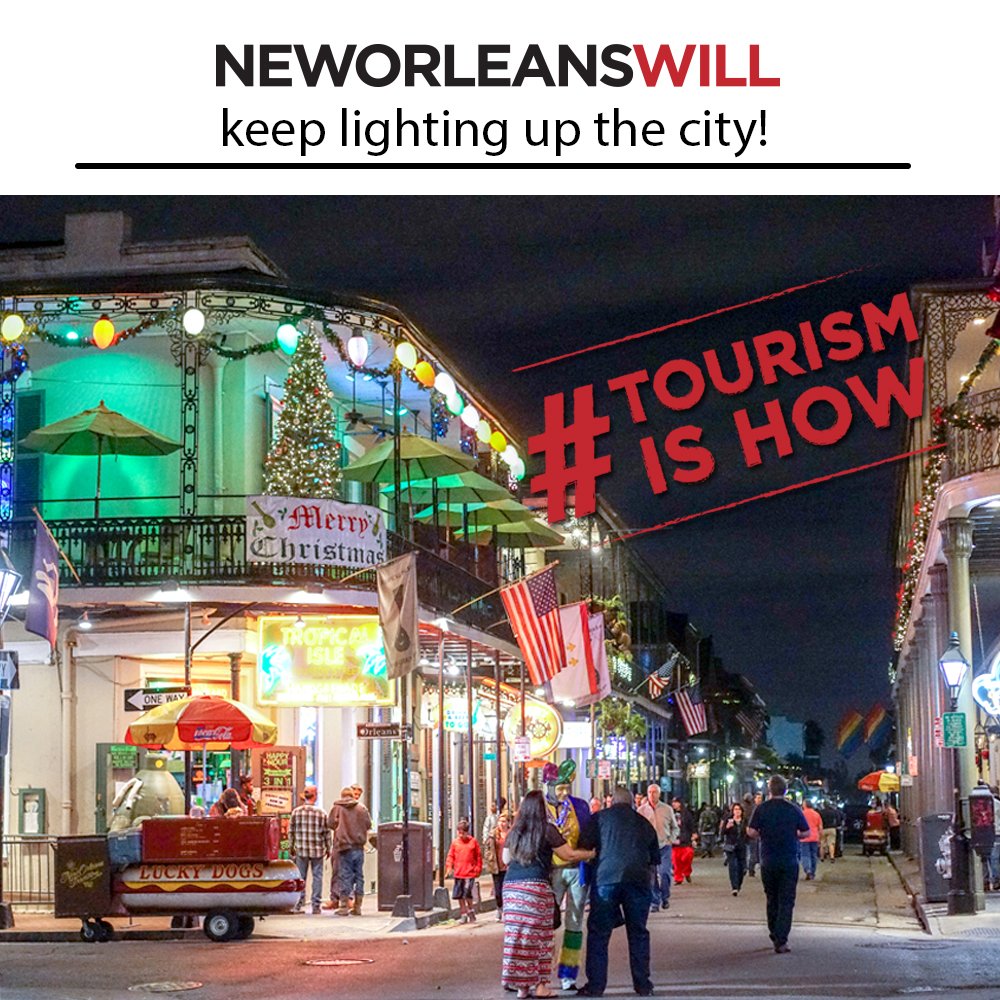 neworleansandco's tweet photo. #NOLA's Christmas lights are a great way to bring together locals and visiting friends & family! #TourismIsHow https://t.co/kjiCOzIL3Q