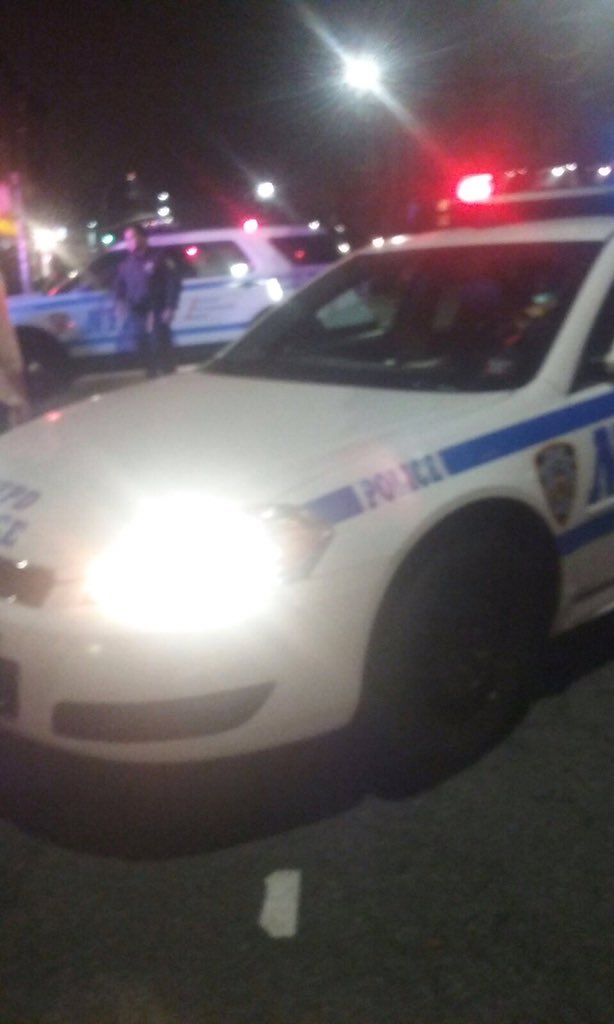 HatzalahEMS's tweet photo. Boro Park: 12th Ave &amp; 38th St. Patient Assaulted. Being treated by @HatzalahEMS. @BPShomrimAlerts &amp; @NYPD66Pct o/s. https://t.co/BsW8fosH6H