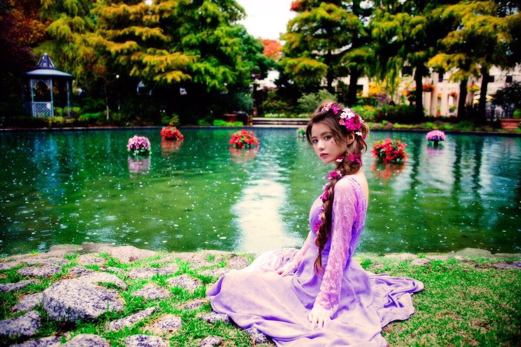昨日あげたのともらったデータ。 あいにくの雨やったけど やりたい感じ完璧にさせてもらえて 幸せです☺️☺️💟 まだまだあるからちょこちょこあげていくね😋💗 髪の毛はエクステだよ☺️ 3、4枚目とか絵本の中みたいな世界観💜💗💜💗