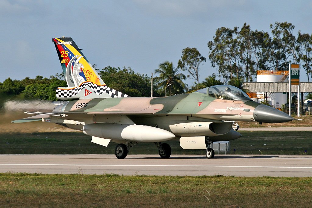 F-16 A/B de la AMBV CWEWrvAW4AAObML