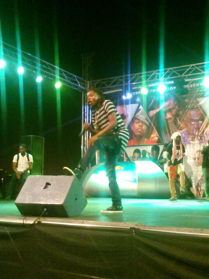 reaalpee's tweet photo. The #CityBoss @Bastero_Gh rocking it now!! #EpicConcert 🔥🔥🔥 @Djmynor1 @ReggieChilo https://t.co/ABUmVvnxWA