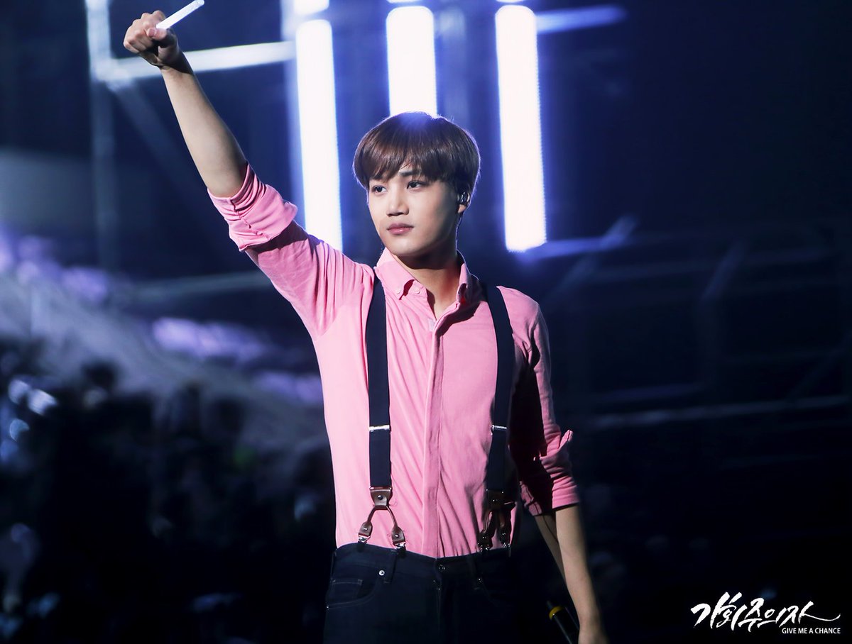 chance_6194's tweet photo. 151212 난징콘서트 #카이 
\ㅂ=ㅂ) 곰돌미 낭낭한 종인이🐻
https://t.co/yoQ5Nen8Kx https://t.co/cSMmGQmQEP