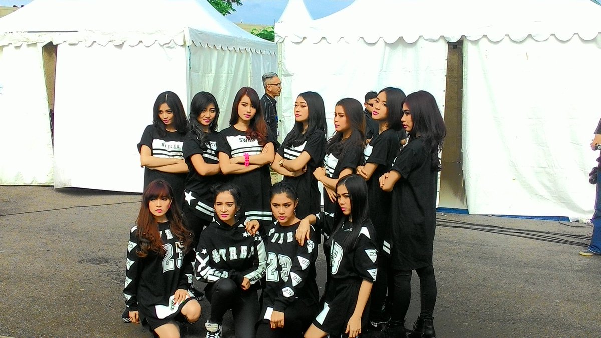 WeCanBeWinners's tweet photo. Kita udah siappp!! 😎😎 #CherrybelleAdilaAtDahsyatRCTI https://t.co/c7H2JsdZTp