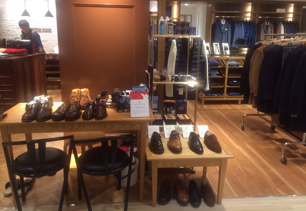 Randd Official 本日は松屋銀座 店5階紳士フロアはレザーケアイベント開催 長く履いていきたい靴や使っていきたいバックなどのケアお気軽にご相談ください 場所はブリティッシュメイドと エリオポールの店舗の間です 赤レザーエプロンのスタッフが目印 Randd Official 本日は松屋銀座 店5階紳士フロアはレザーケアイベント開催 長く履いていきたい靴や使っていきたいバックなどのケアお気軽にご相談ください 場所はブリティッシュメイドと エリオポールの店舗の間です 赤レザーエプロンのスタッフが目印